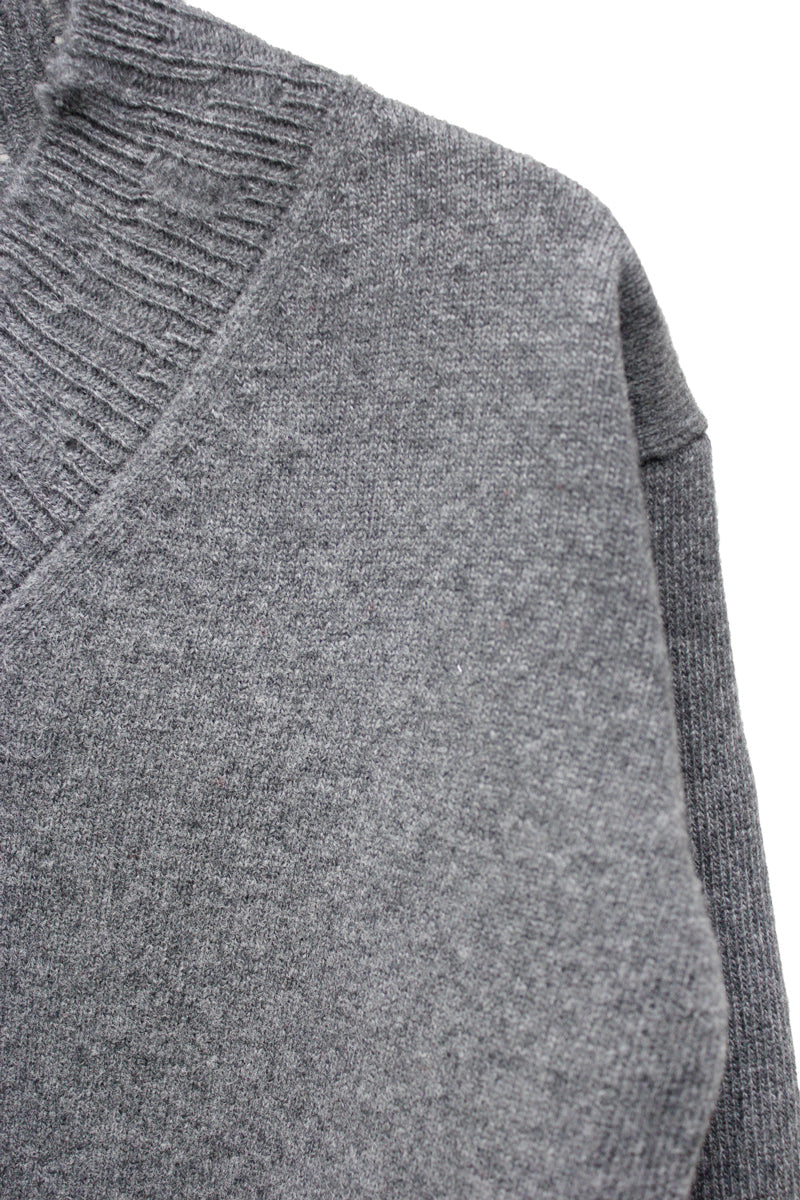 LIGHT DISTRESSED SWEATER