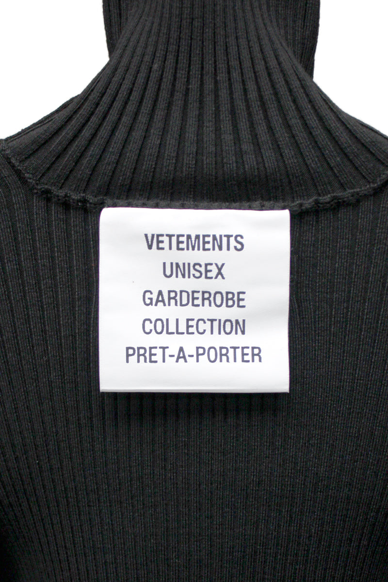 BIG LABEL INSIDE-OUT KNITTED