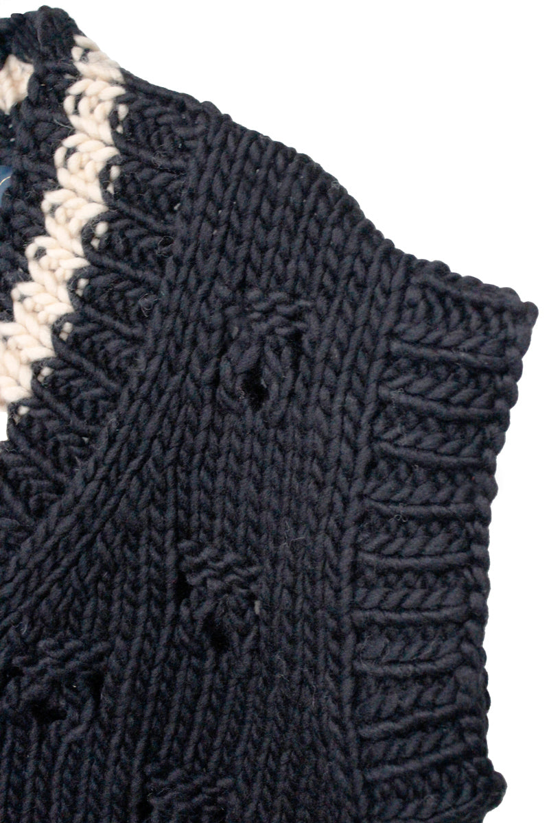 Vネックベスト【25AW】