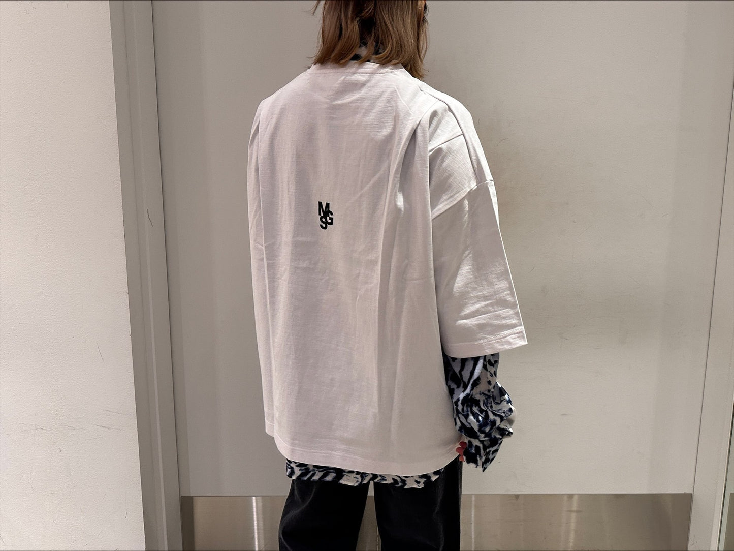MGSバックミニプリントタックTシャツ