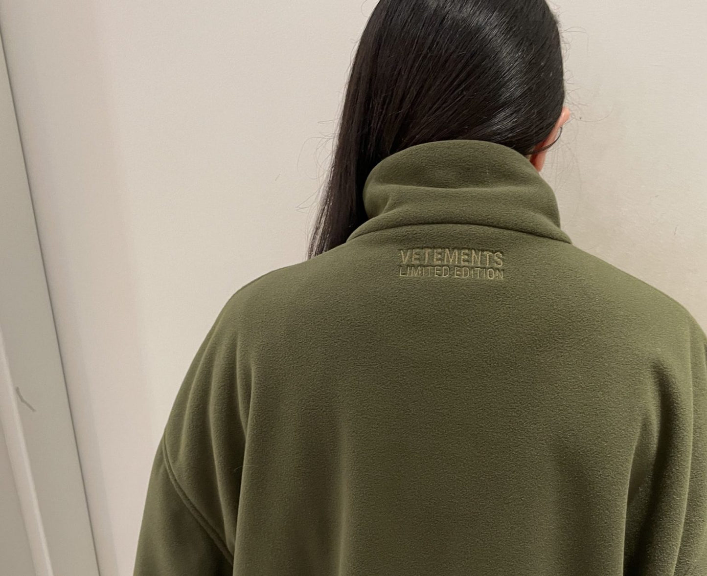 EMBROIDERED METAL LOGO FLEECE JACKET