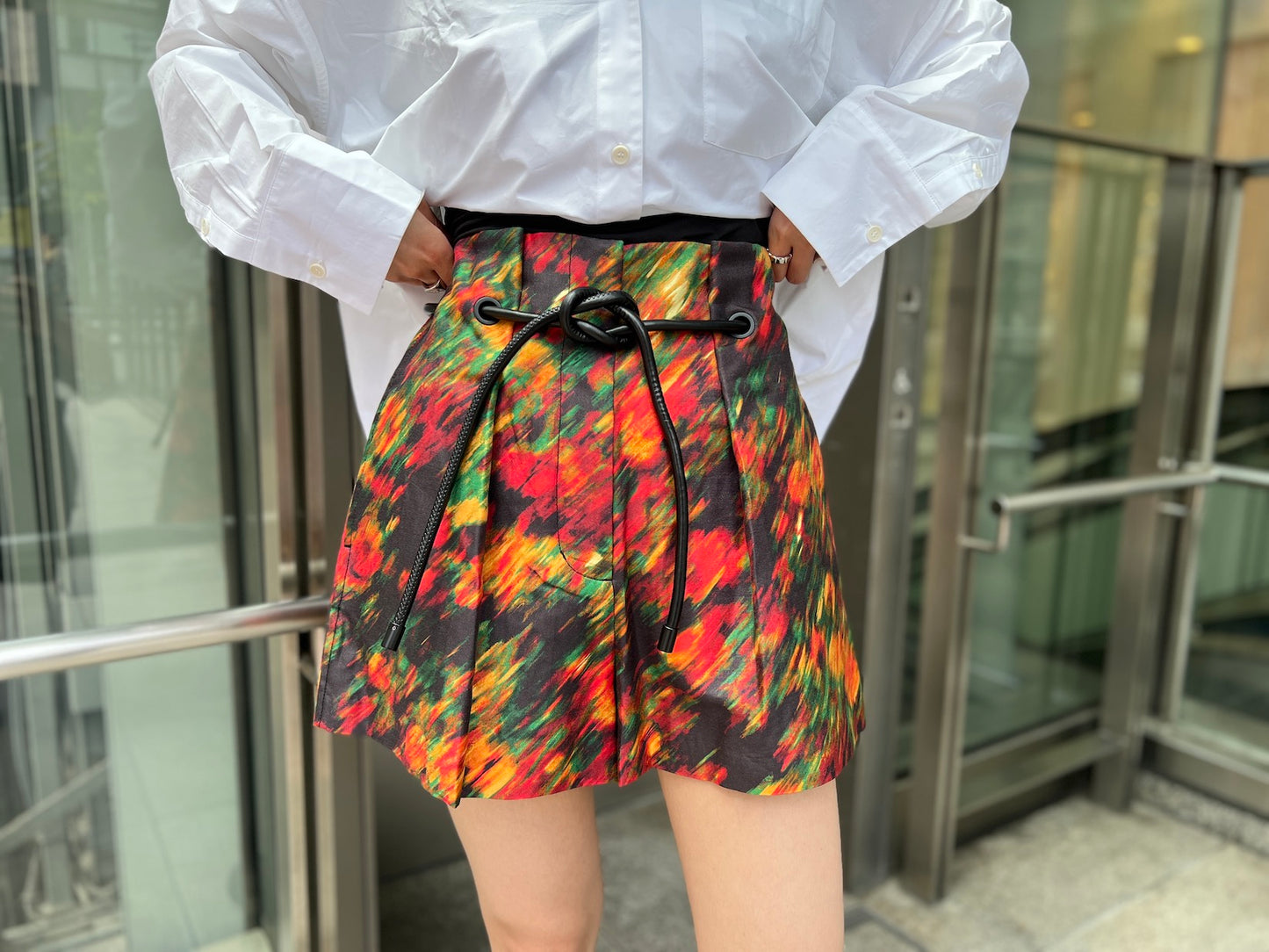 フラワー柄ベルト紐付きショートパンツ【23AW】