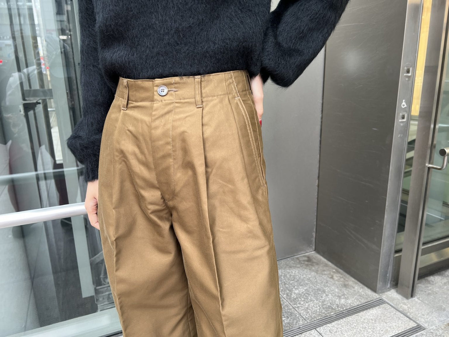 TUCK WIDE PANTS