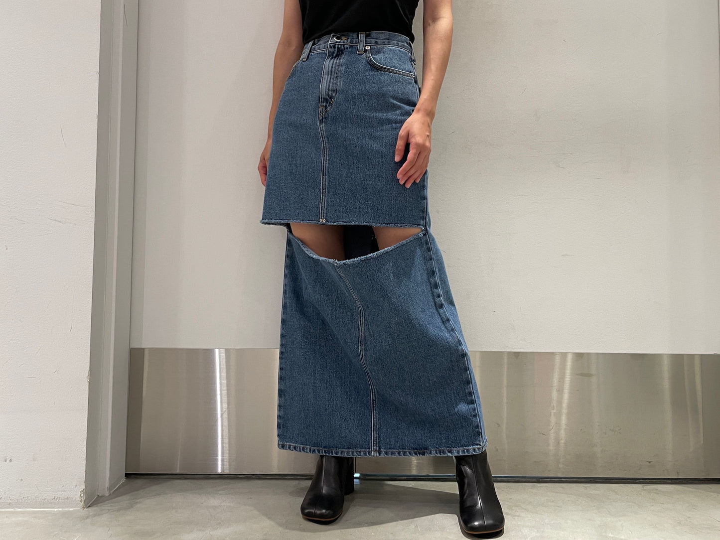 WASHED DENIM CUT-OFF SKIRT