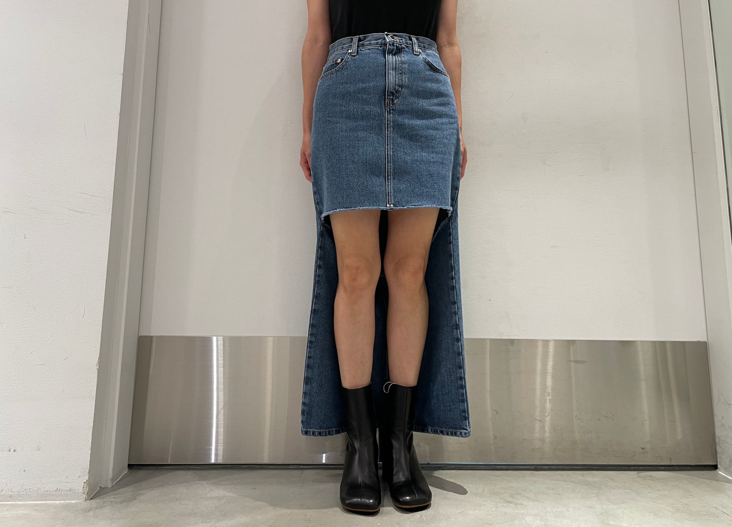 WASHED DENIM CUT-OFF SKIRT