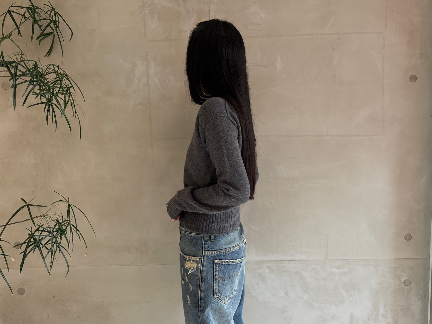 LIGHT DISTRESSED SWEATER