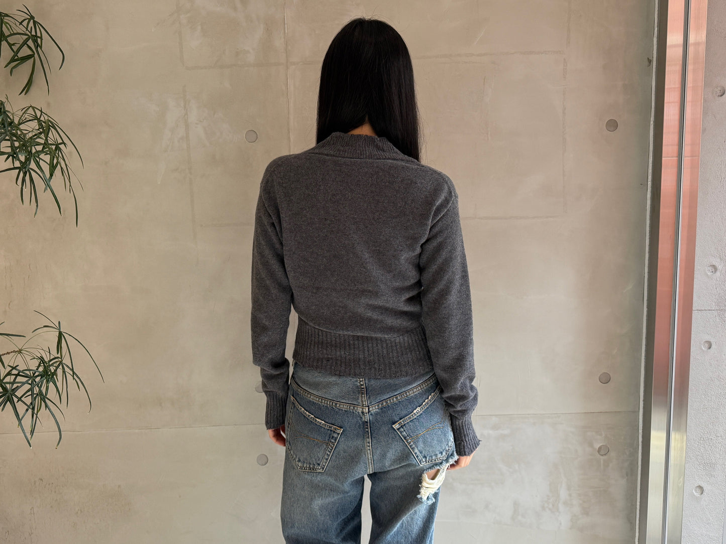 LIGHT DISTRESSED SWEATER