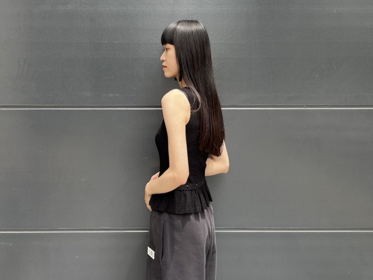 FLOWER PUNCHING SLEEVELESS TOP