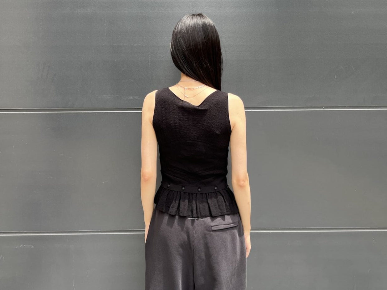 FLOWER PUNCHING SLEEVELESS TOP