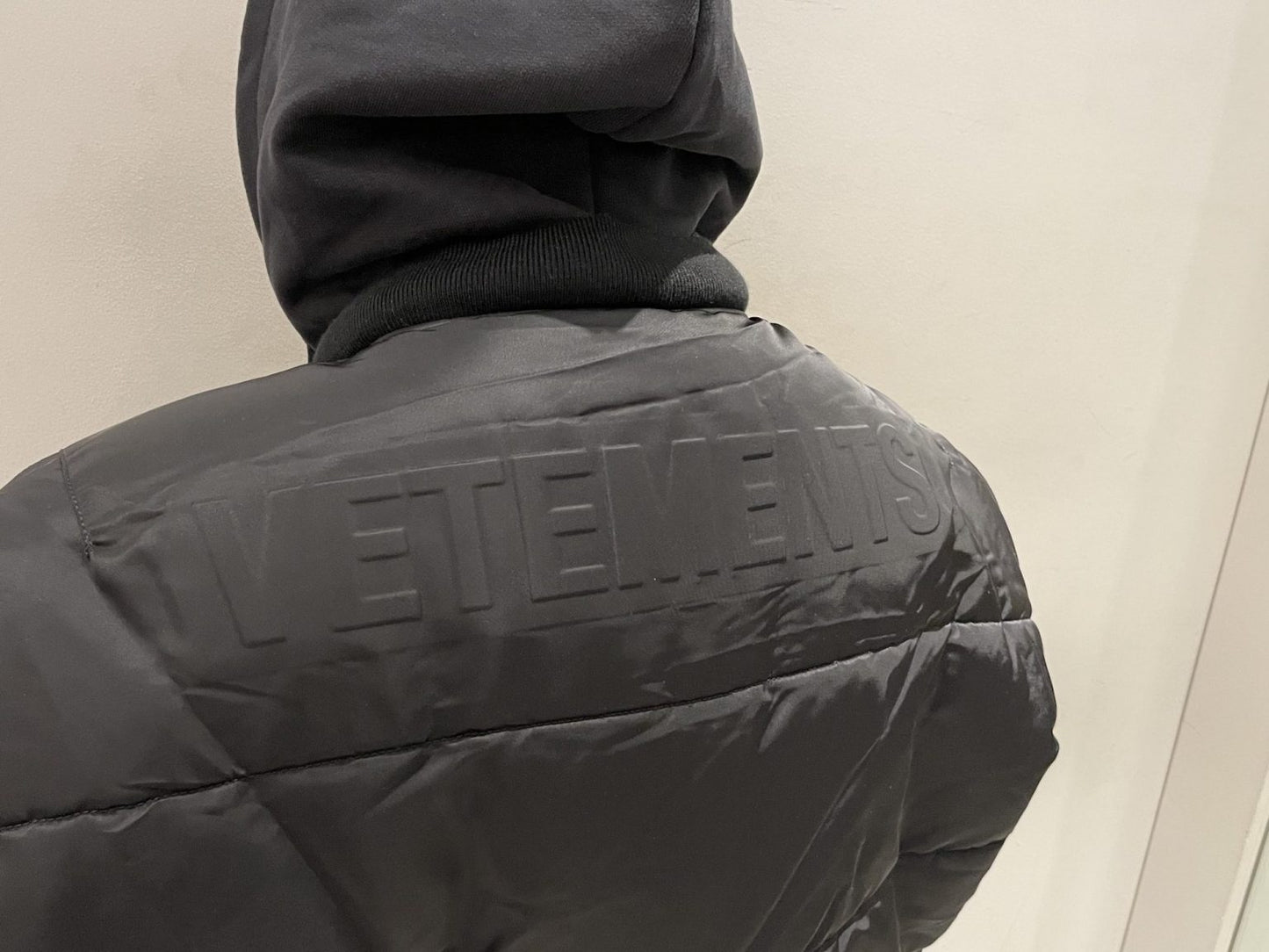 LOGO BOMBER VEST WITH A HOOD【25SS】