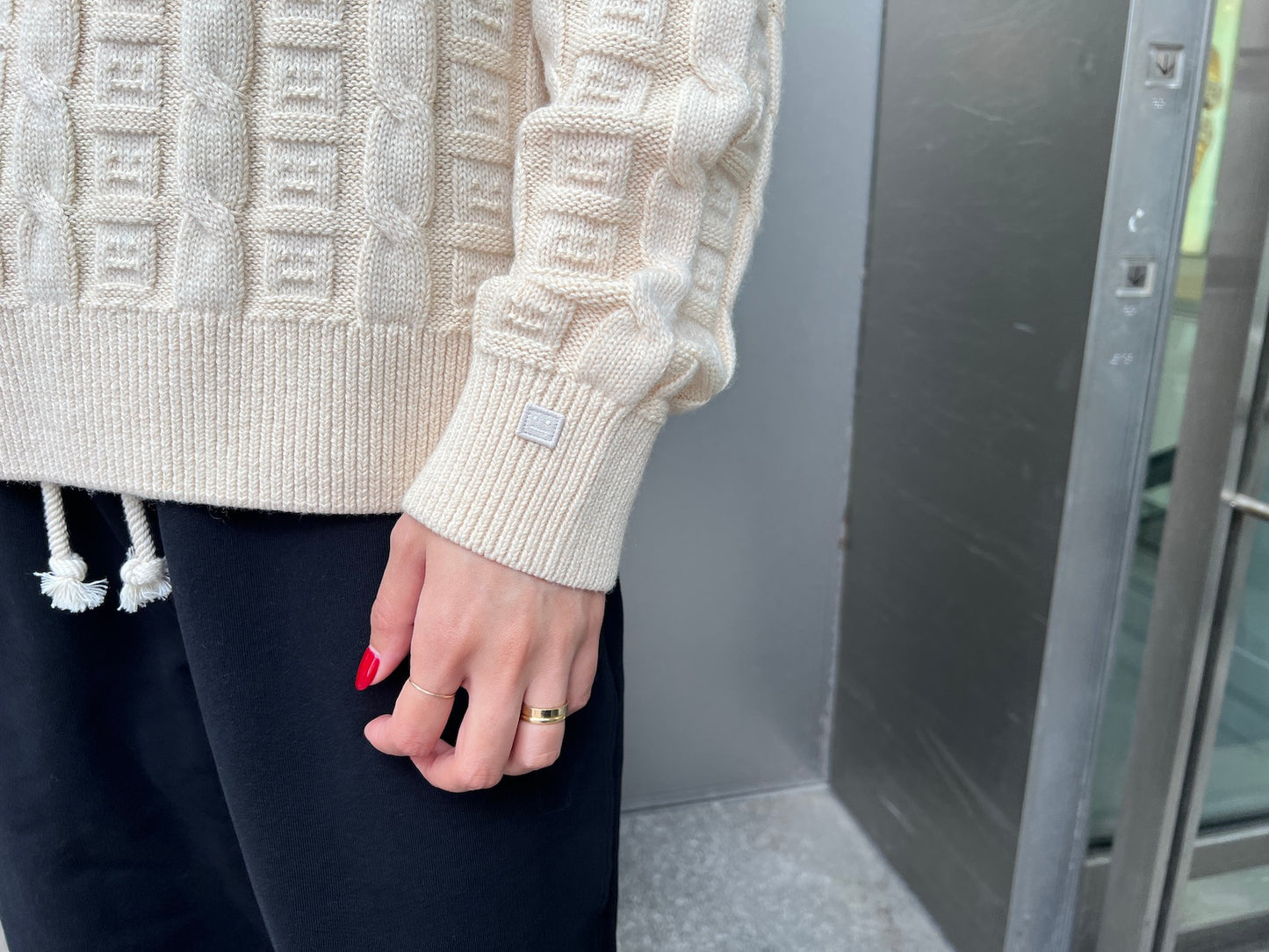 ケーブルニット