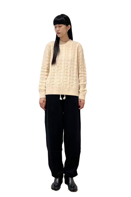 ケーブルニット