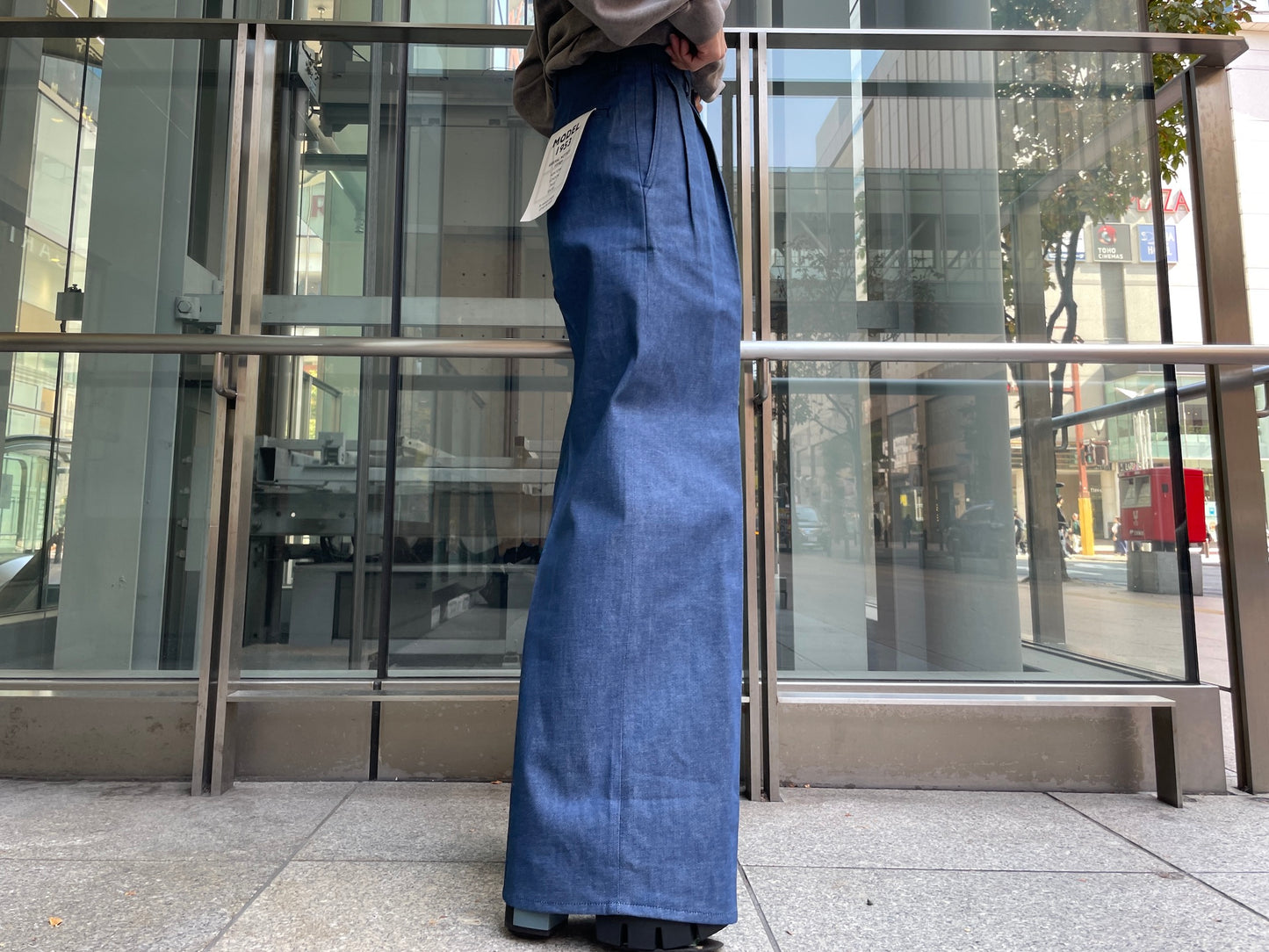 TUCK WIDE DENIM PANTS