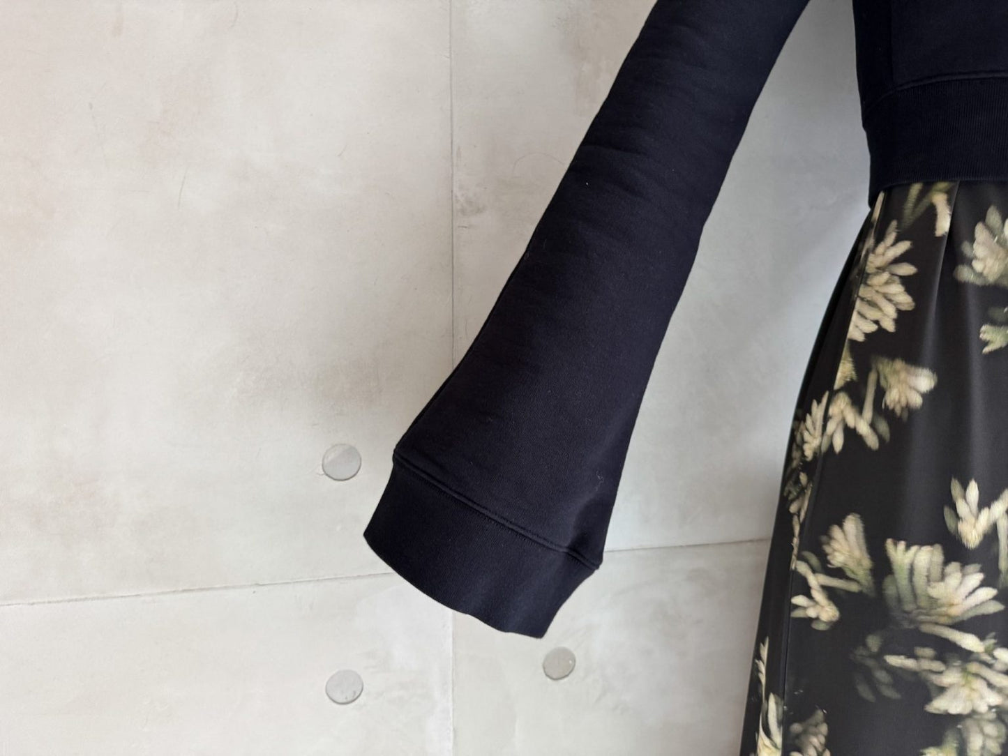 FLARED SLEEVE CROPPED HOODIE