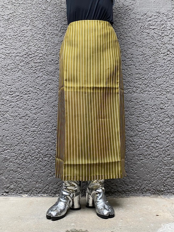 ストライプ柄スカート