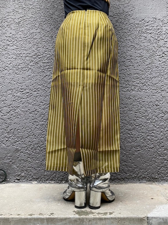 ストライプ柄スカート