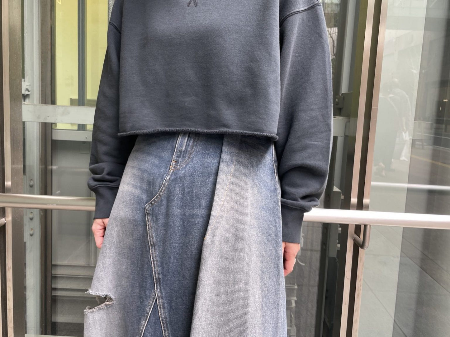 GOLDEN CROPPED CREWNECK SWEATSHIRT