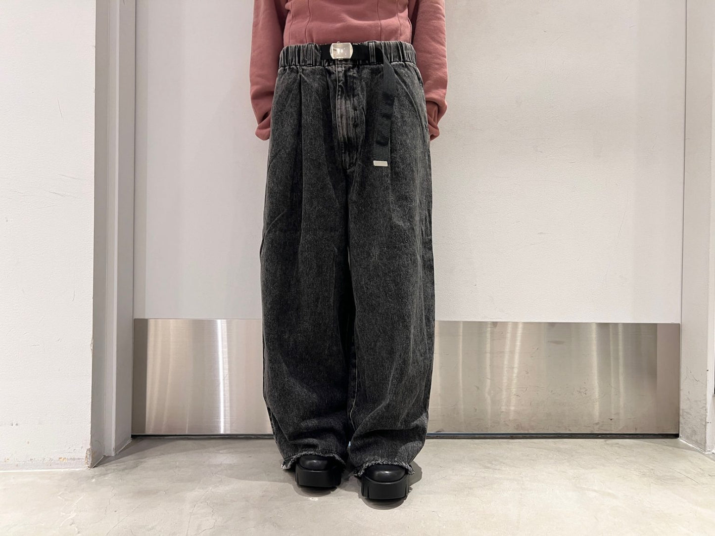 NEW BELTED DENIM