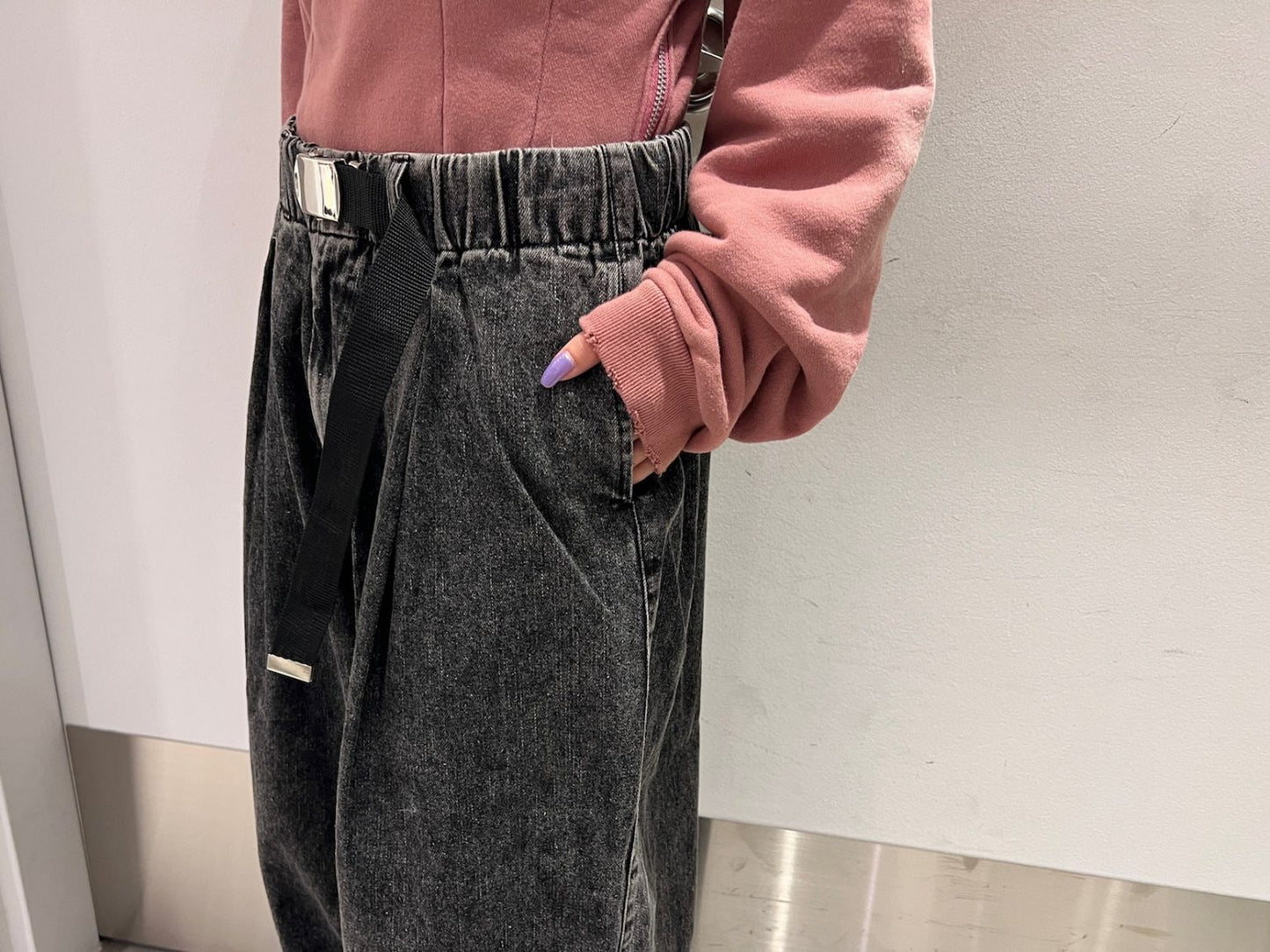 NEW BELTED DENIM