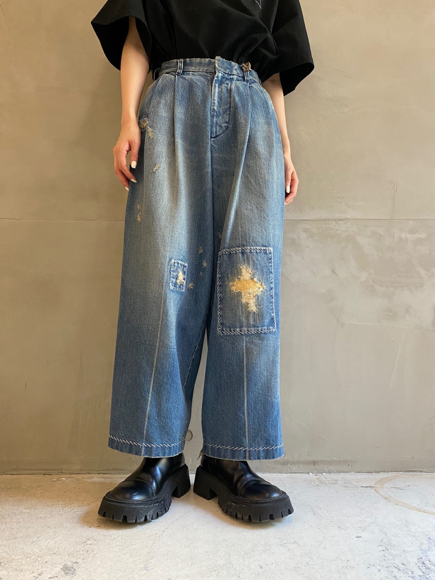 デニムタックパンツ