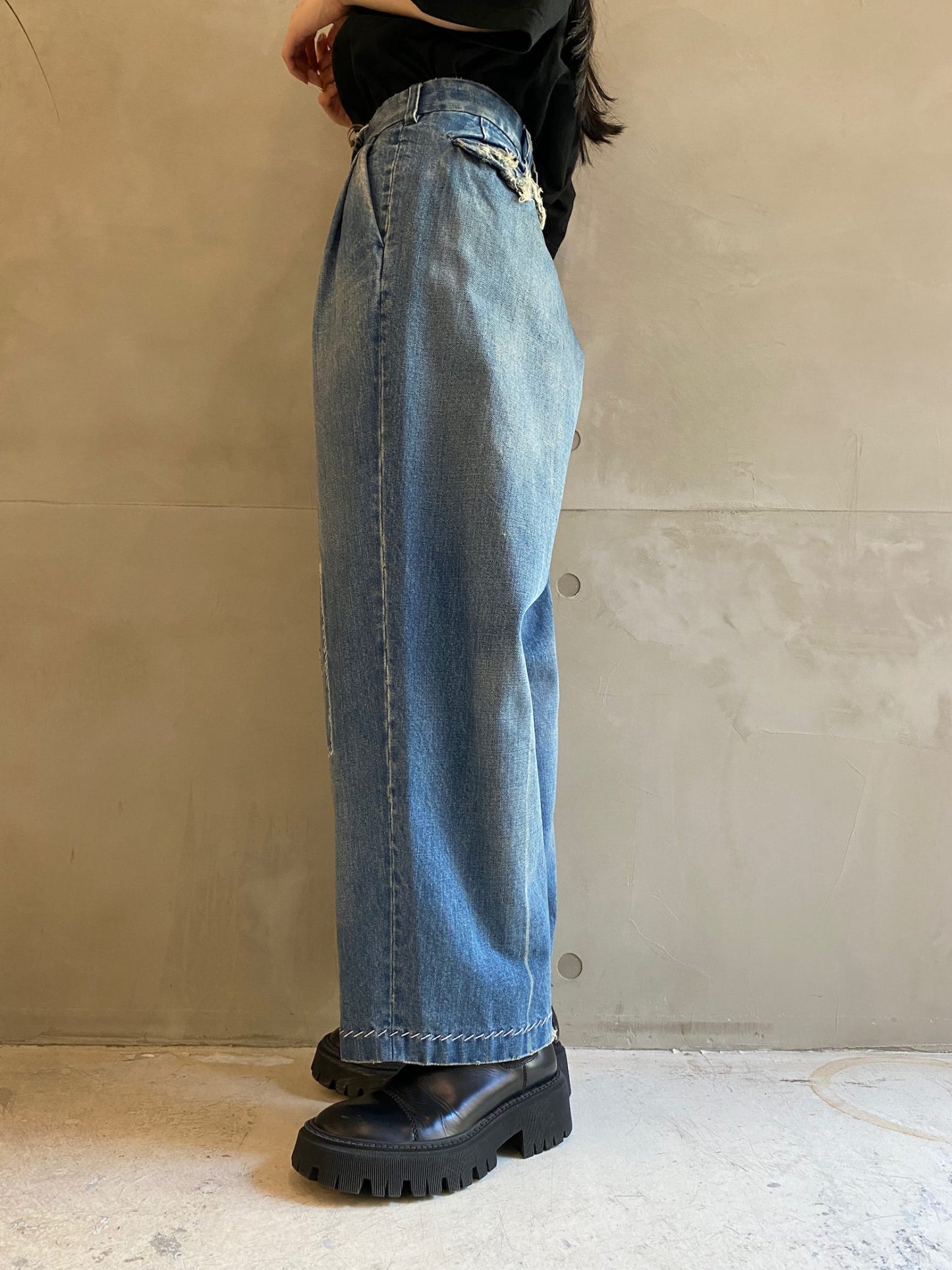 デニムタックパンツ