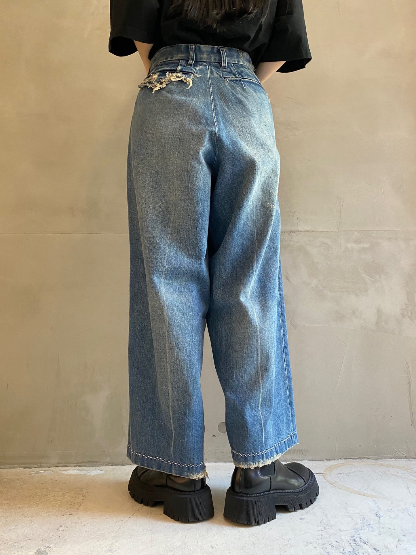 デニムタックパンツ