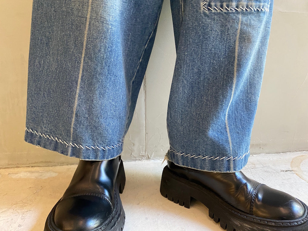 デニムタックパンツ