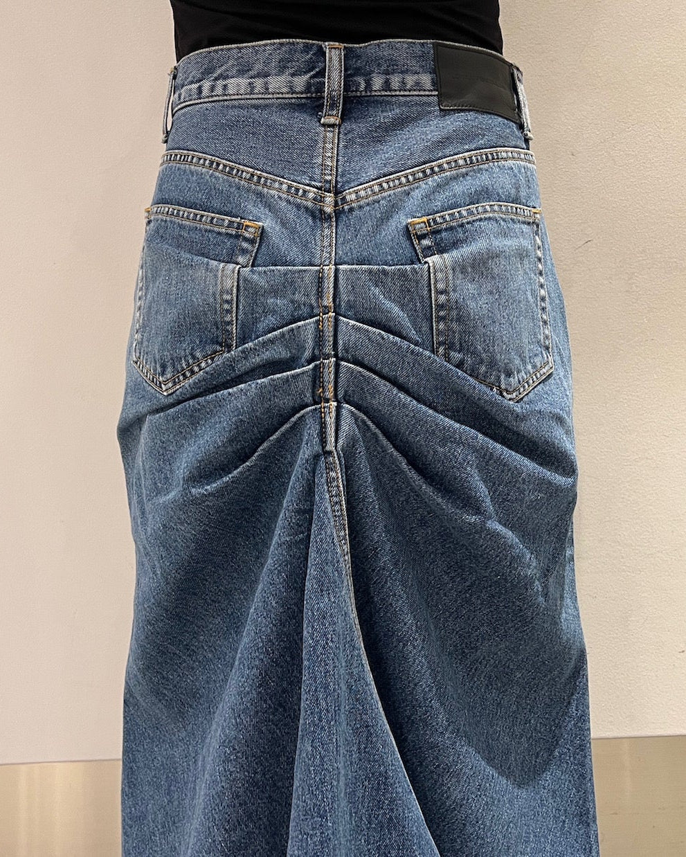 WASHED DENIM GATHERED SKIRT