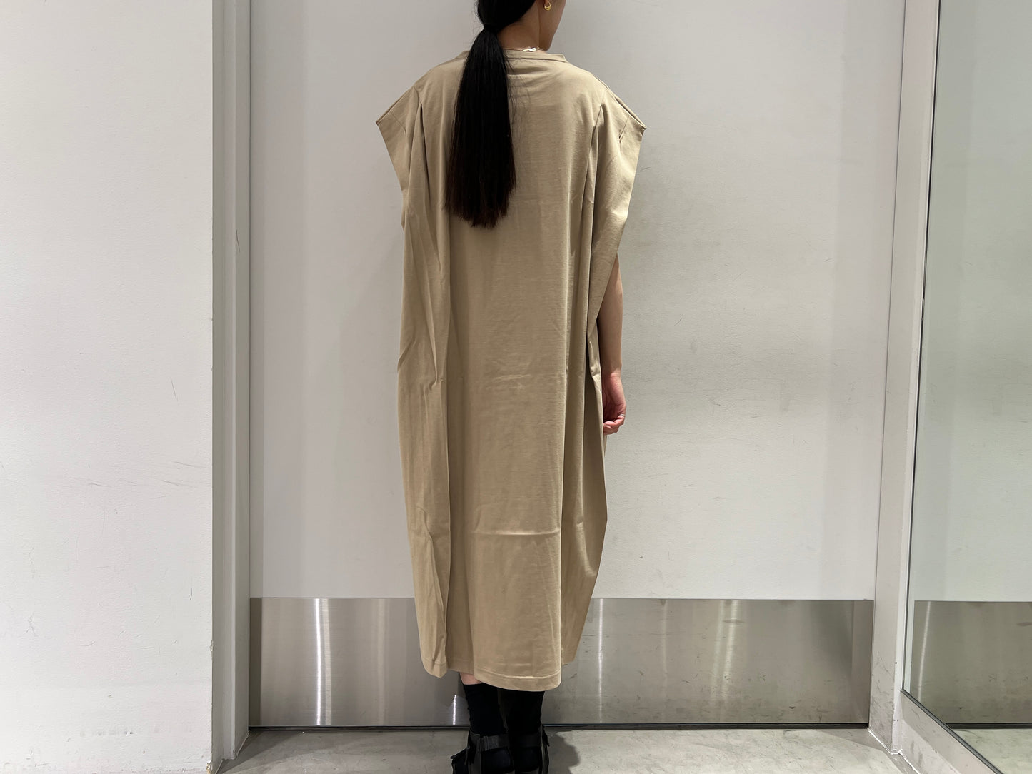 ノースリーブタックワンピース