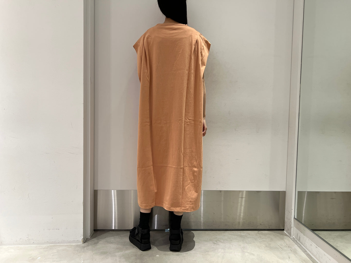 ノースリーブタックワンピース