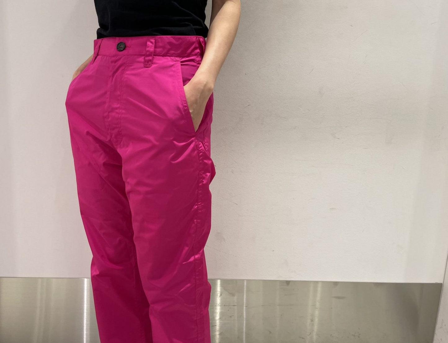 テーパードパンツ