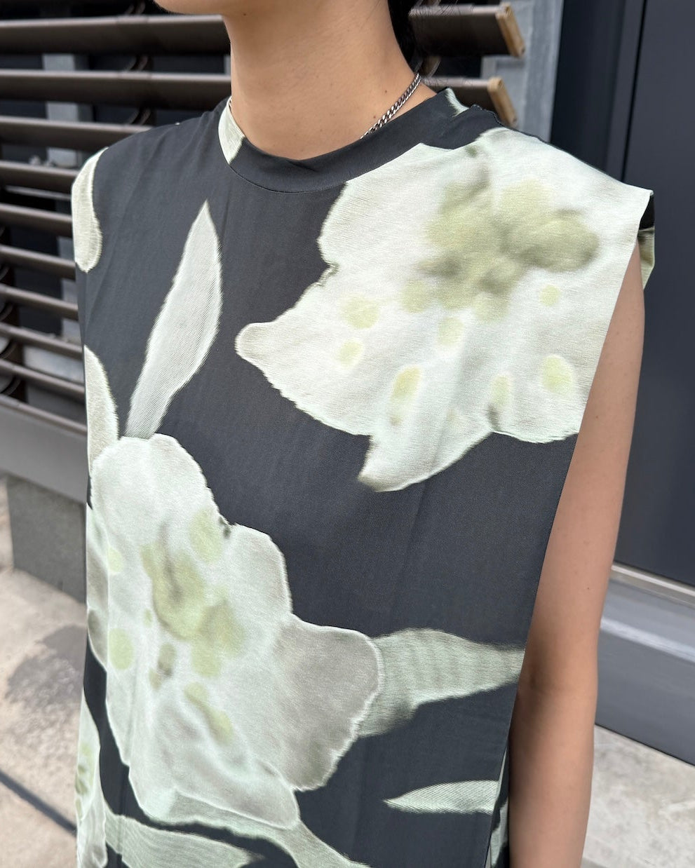 スリーブレストップス