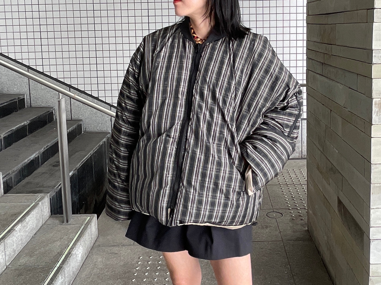 リバーシブルボンバーダウンブルゾン