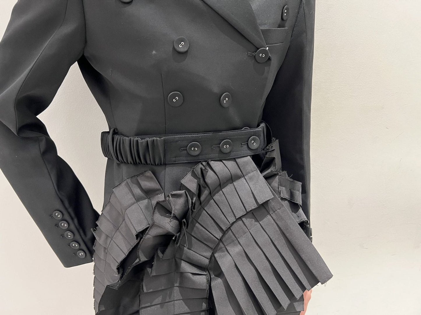 PLEATS APPLIQUE JACKET