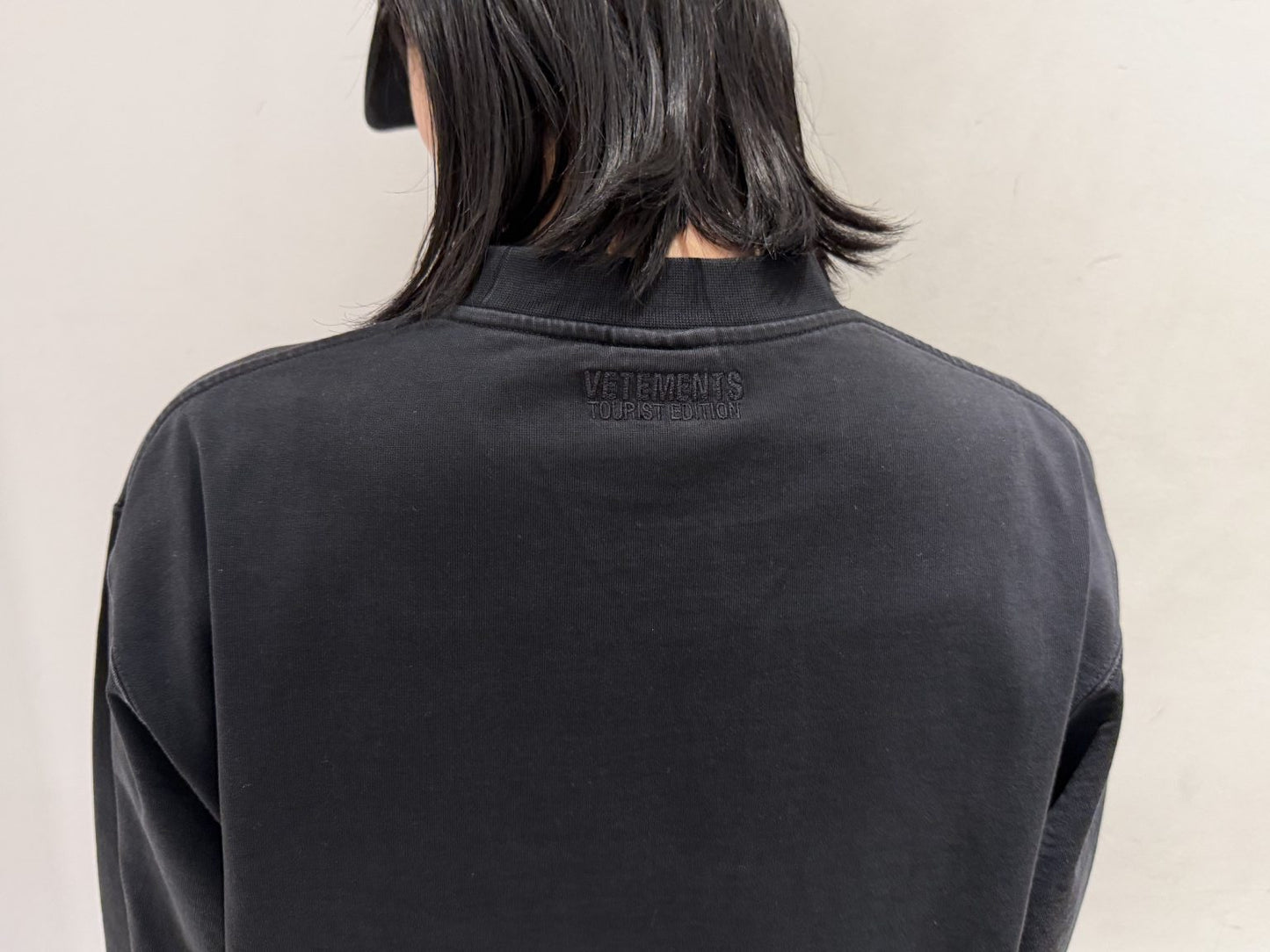 PARIS EMBROIDERED LONGSLEEVE(UNISEX)
