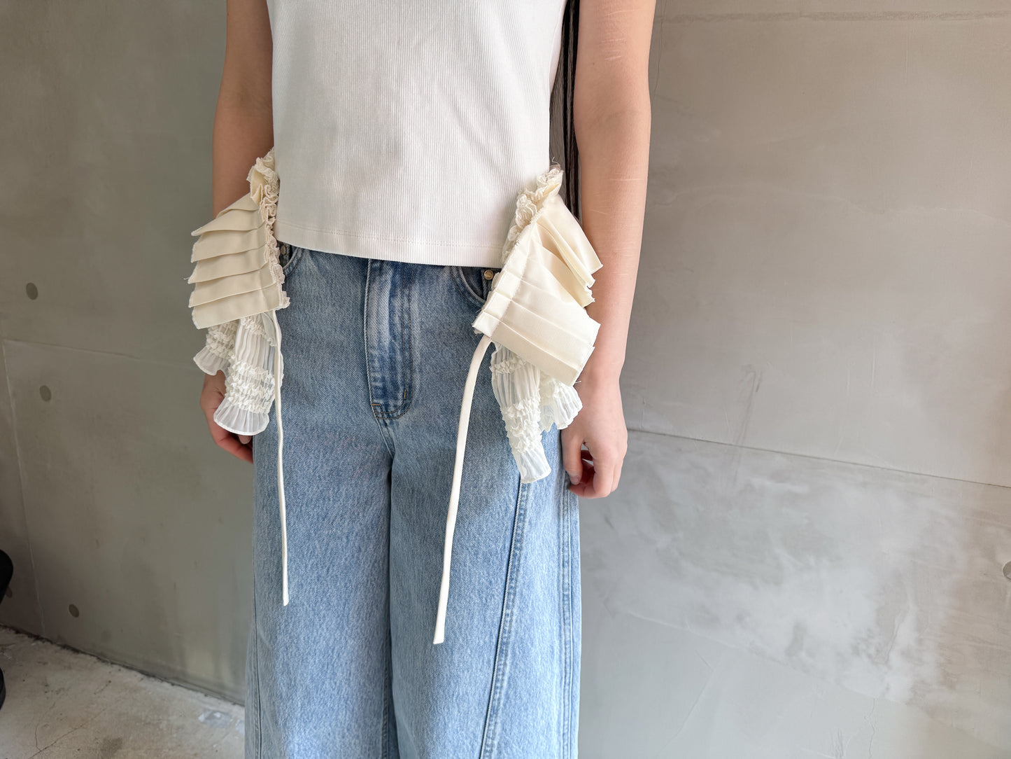 BUTTONED SLEEVELESS TOP