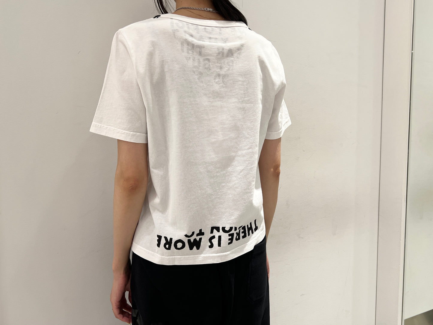 VネックTシャツ