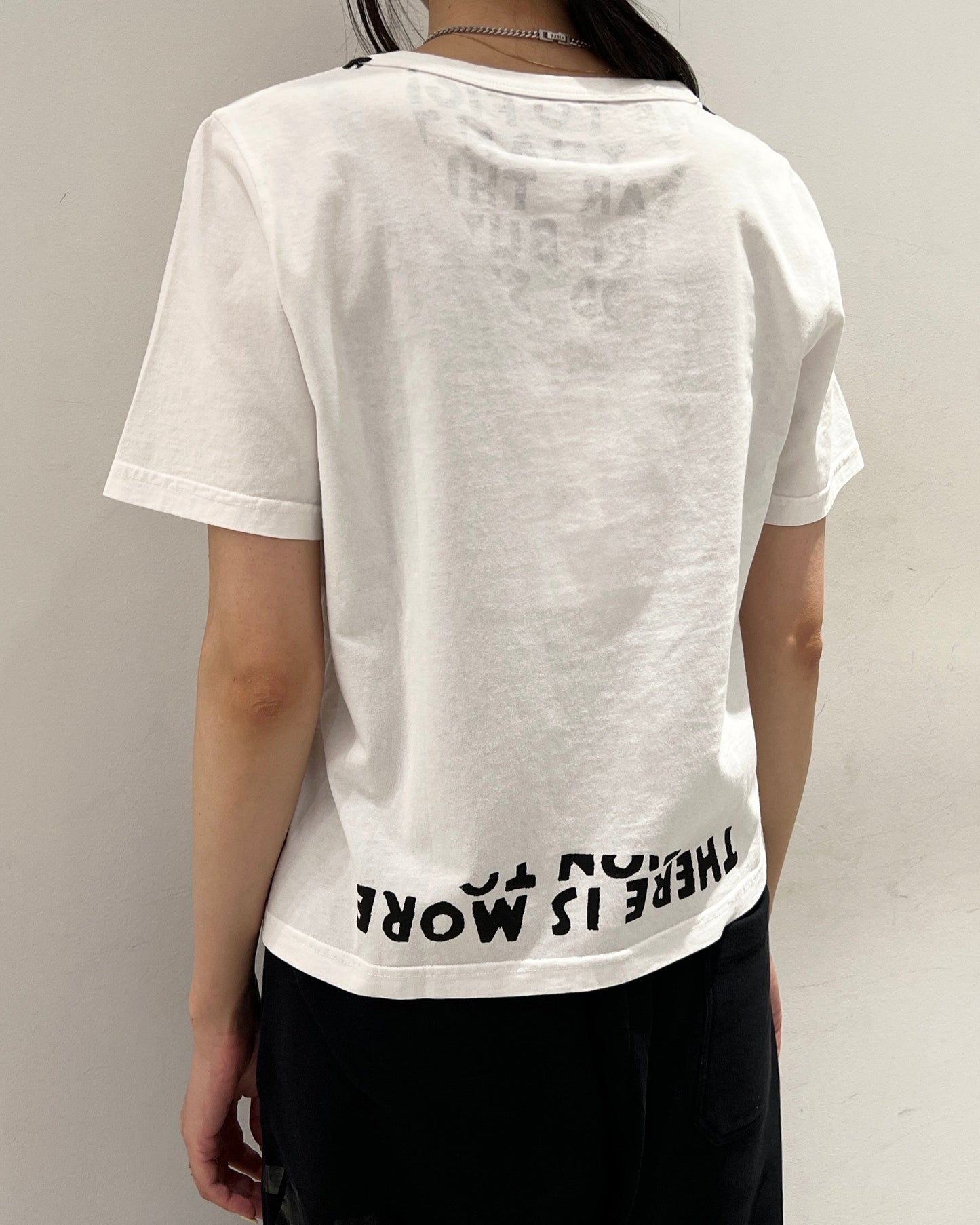 VネックTシャツ