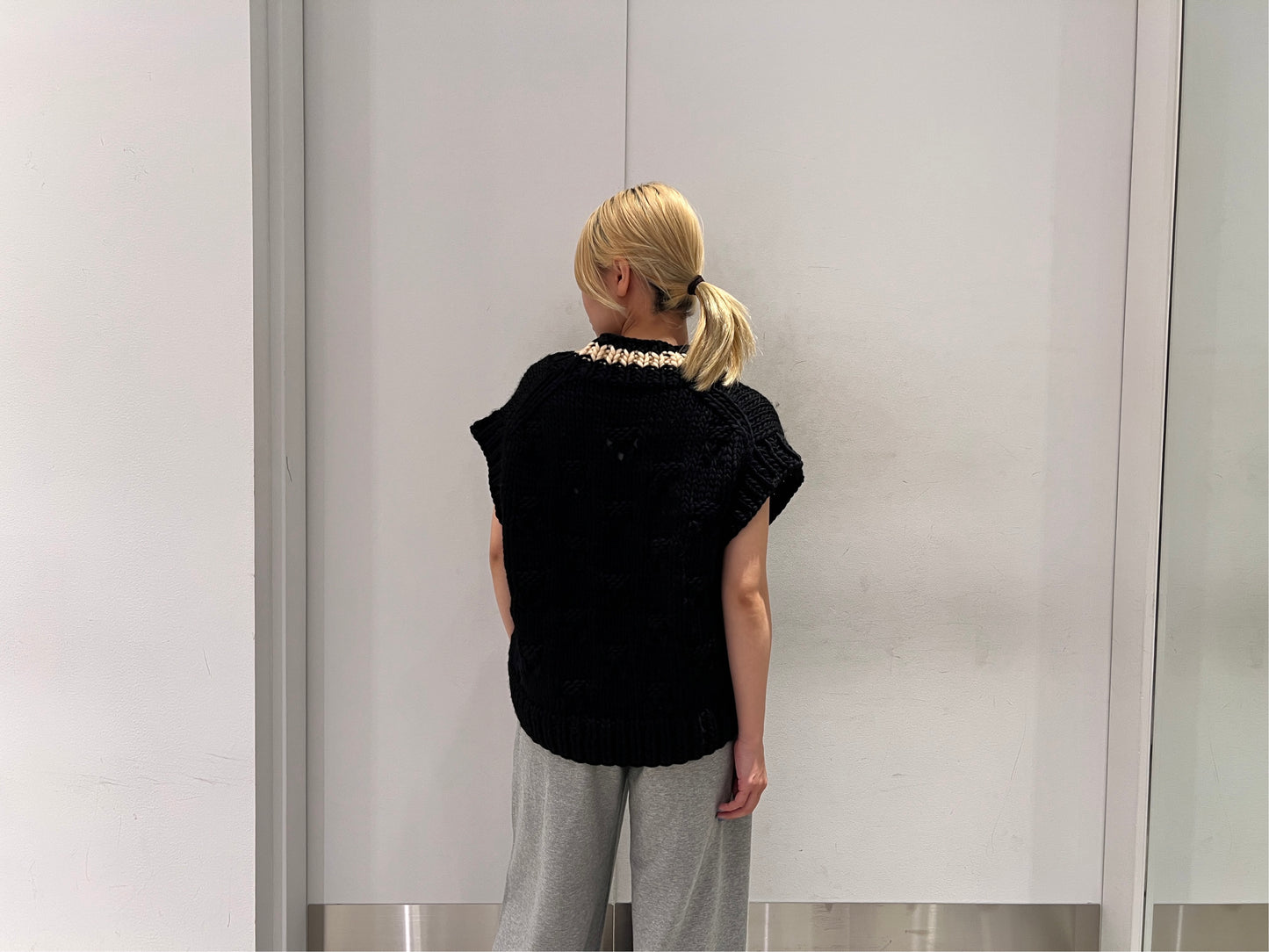 Vネックベスト【25AW】