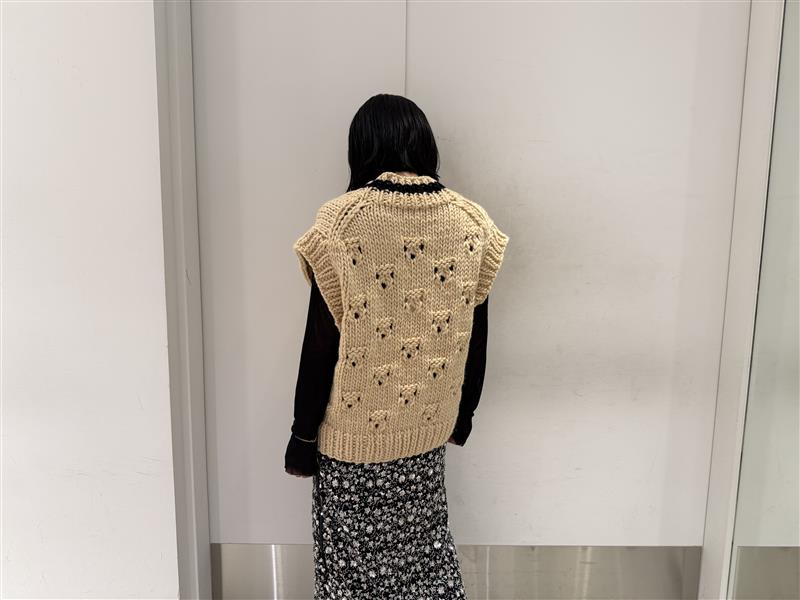 Vネックベスト【25AW】