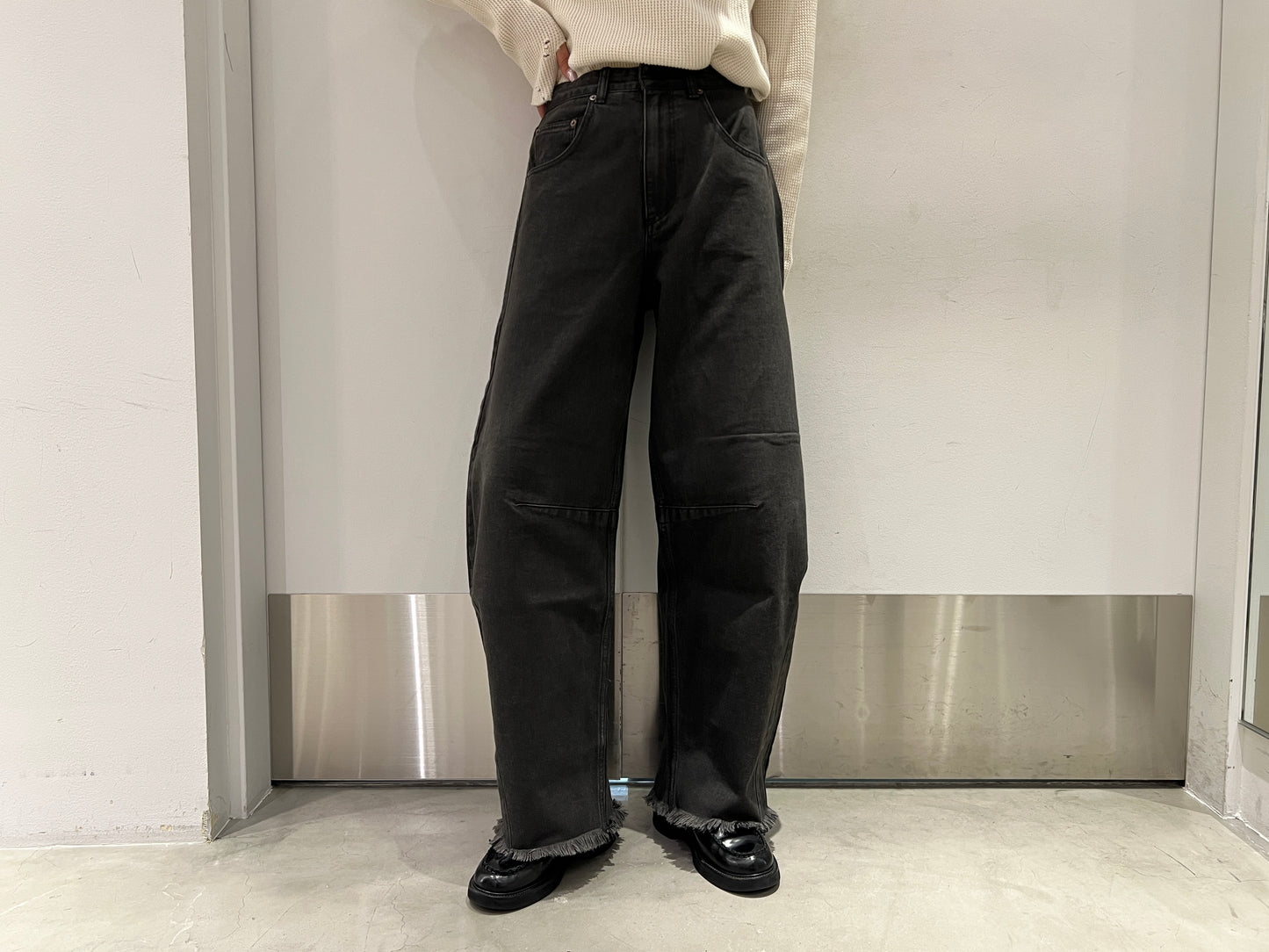 カーブデニムパンツ【25AW】
