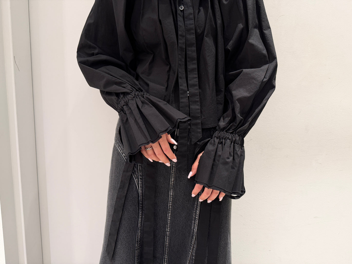 ラッフルブラウス