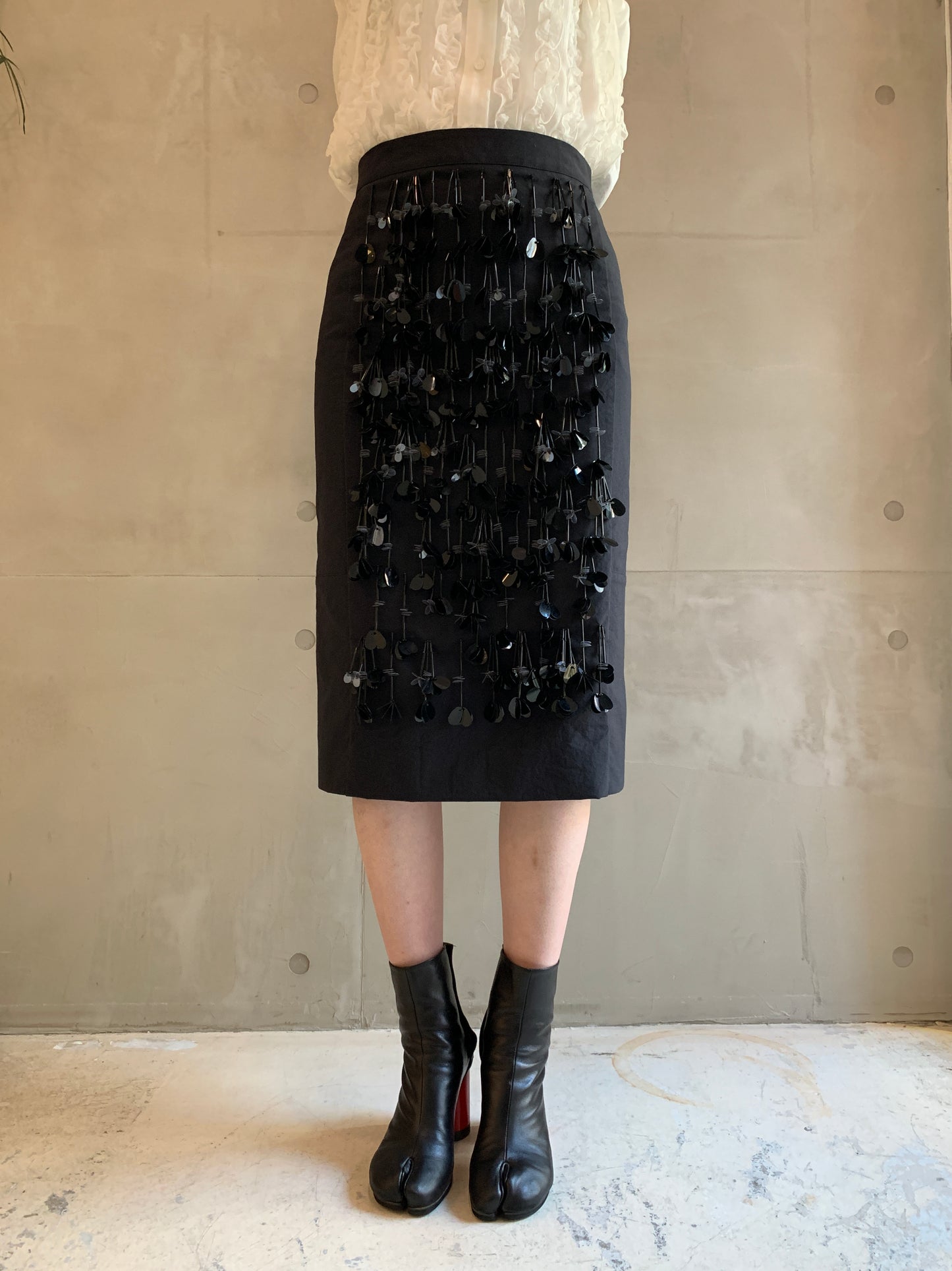 スパンコール刺繍付ミディスカート