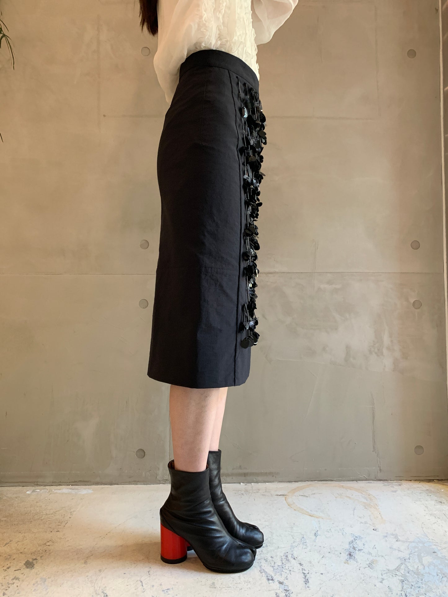 スパンコール刺繍付ミディスカート