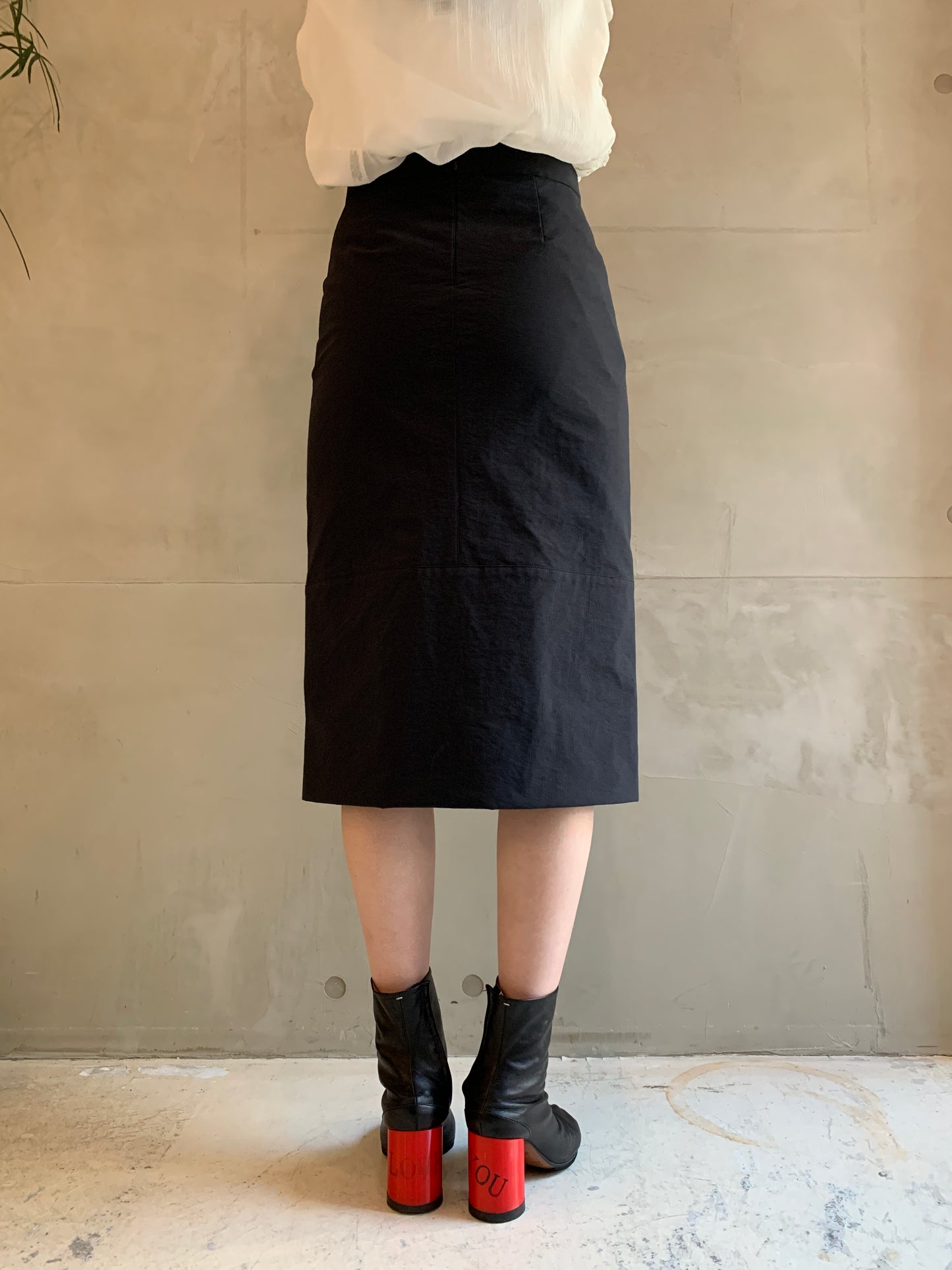 スパンコール刺繍付ミディスカート