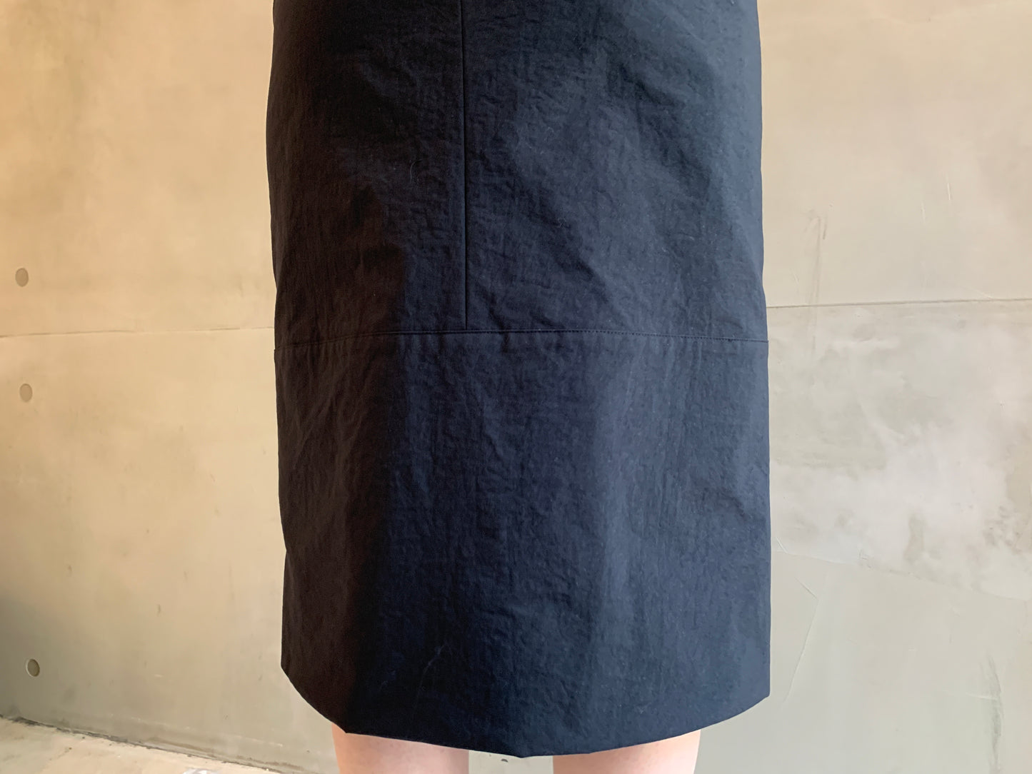 スパンコール刺繍付ミディスカート