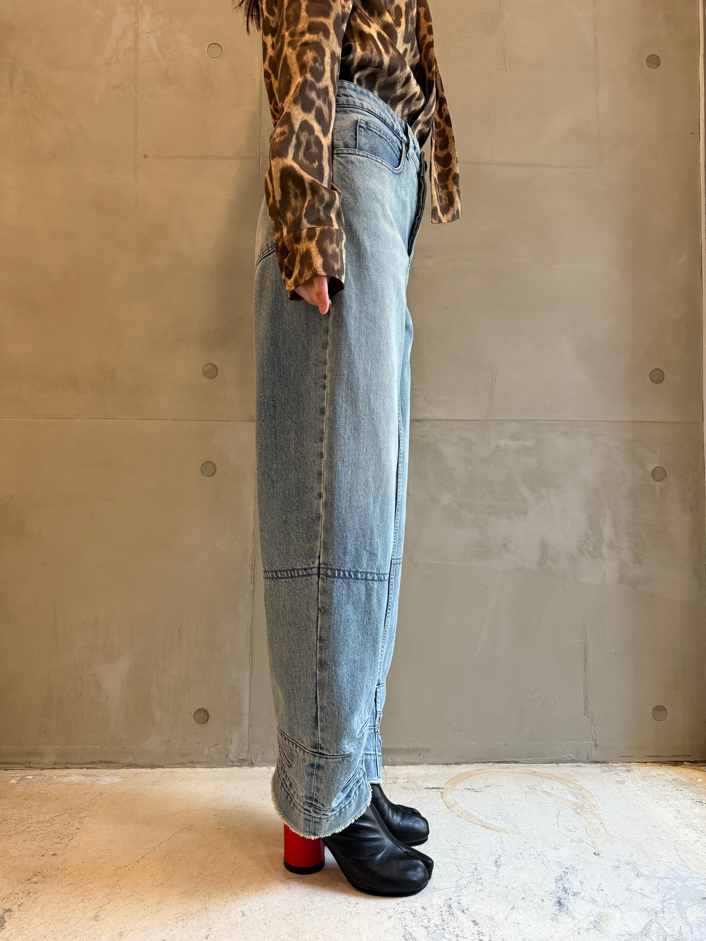 ルーズレッグデニムパンツ【25SS】