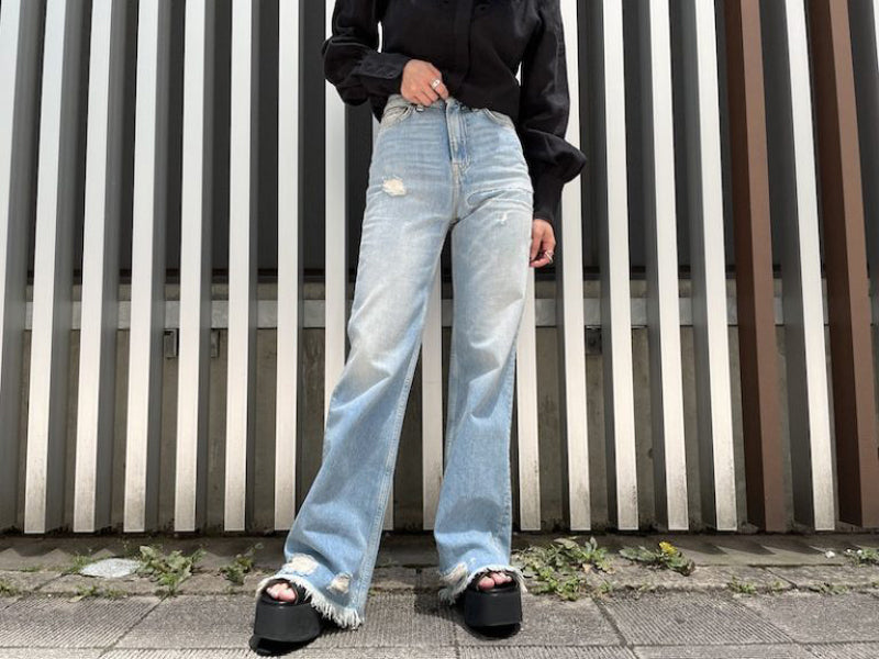 ダメージデニムパンツ