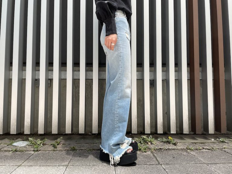 ダメージデニムパンツ