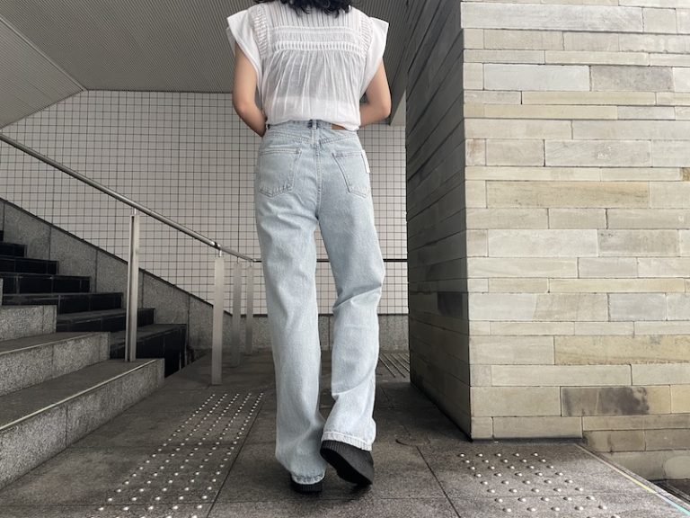 ダメージデニムパンツ